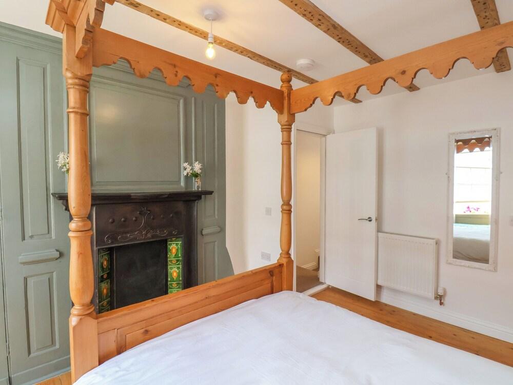 Bobbies' Retreat, 20 High Street