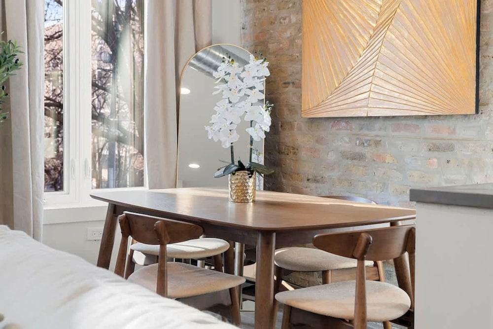 Luxury 2BR Condo in Wicker Park