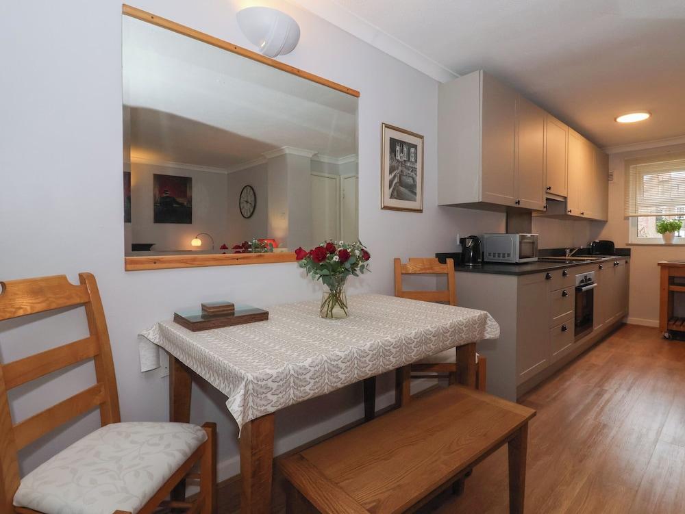 New Tower House- 10 Pear Tree Court