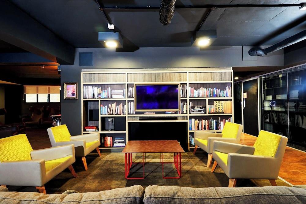 VITA Student-only Studio, Zed Alley