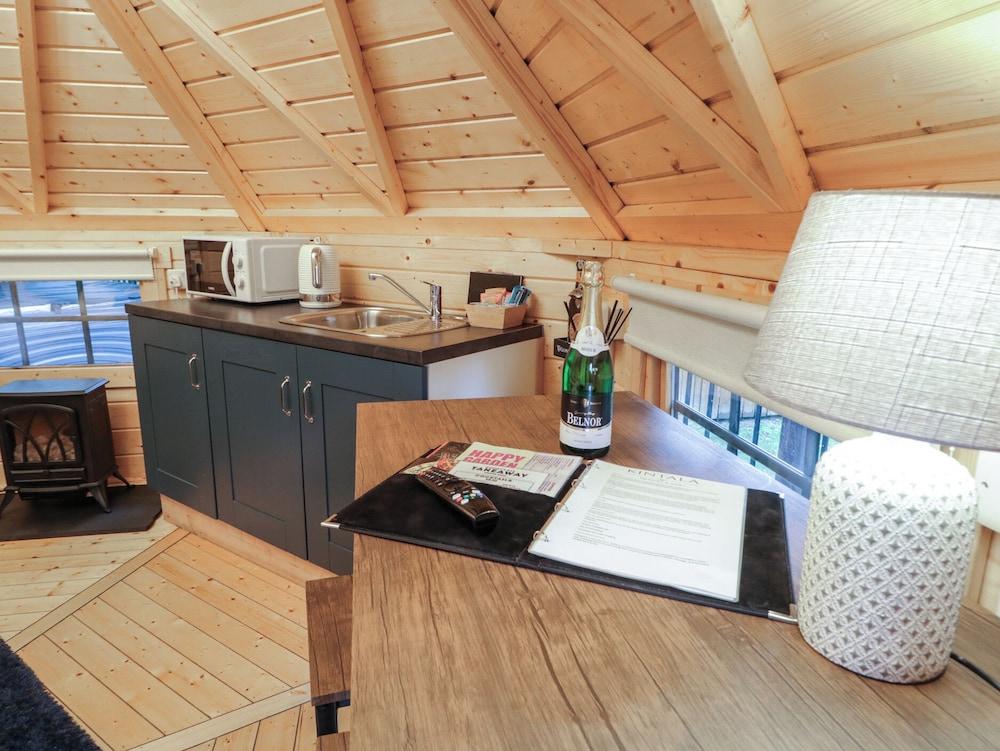 Hexagon Hut - Dec Update