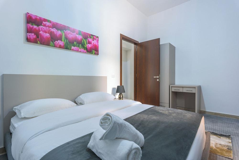 Pearl of Faqra Studios & Apartments