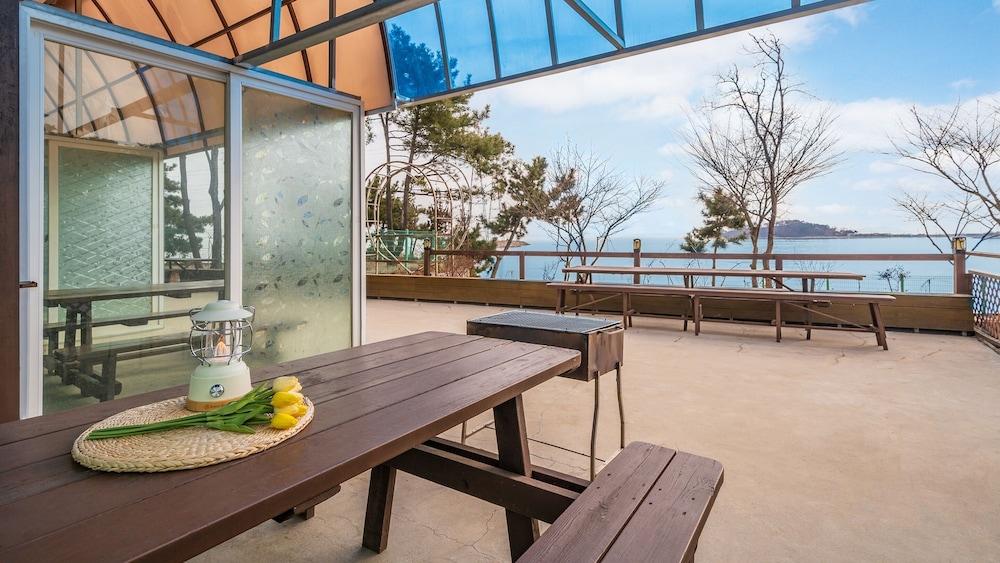 Yeongheungdo Rainbow Ocean View Pension