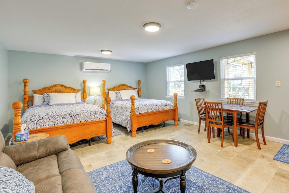 Near Steinhatchee River: Studio w/ Screened Porch!