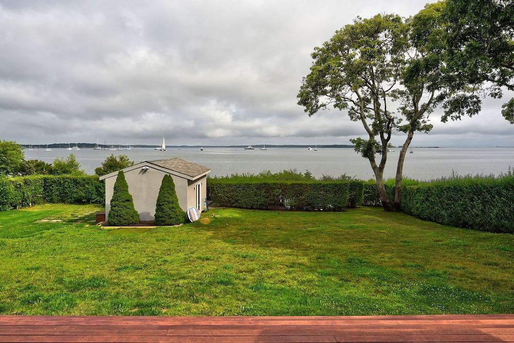 Sunset Villa by Rove Beachfront w Deck Pool