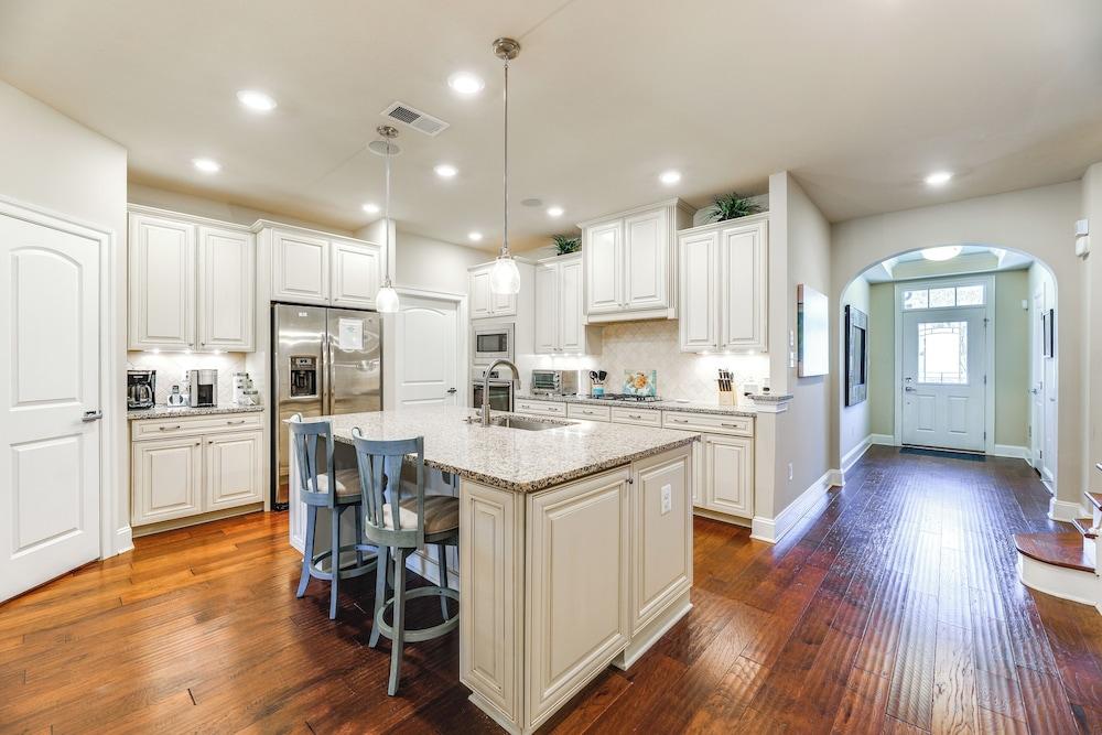 Swim, Hike & Chill: Spacious Ocean View Townhome!