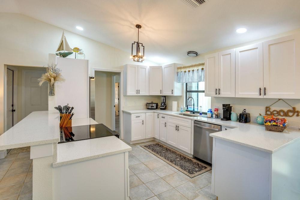 10 Mi to Beaches: Port Charlotte Paradise