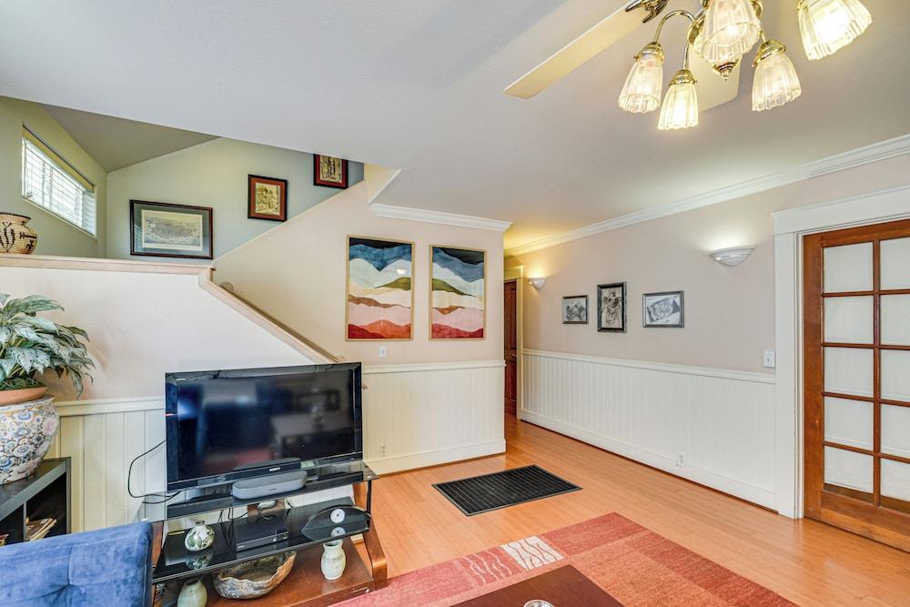 6 Blocks to Sjsu: Cozy Bungalow w/ Deck & Koi Pond