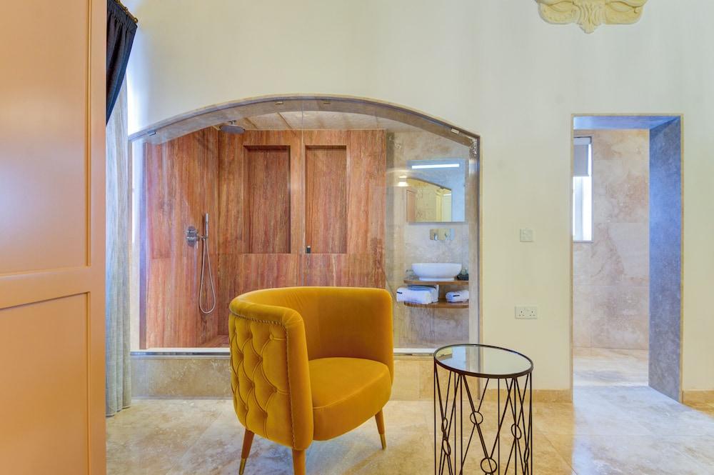 Room-ta' Karmenu - An 800 Year old Moder