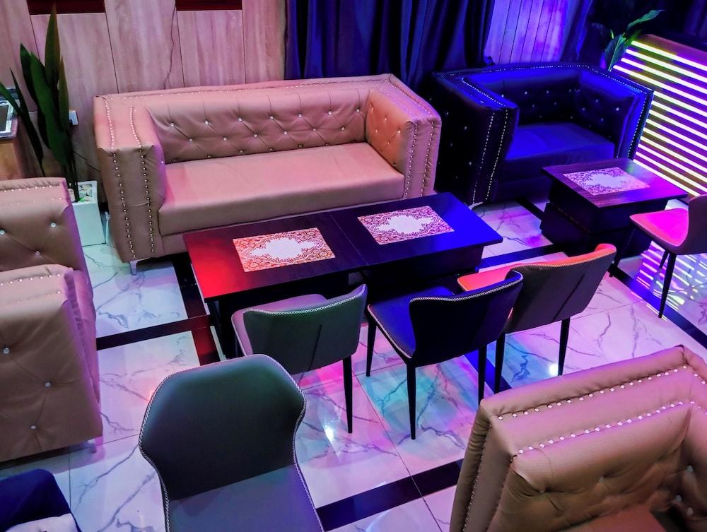 Del Migos Hotel & Suites