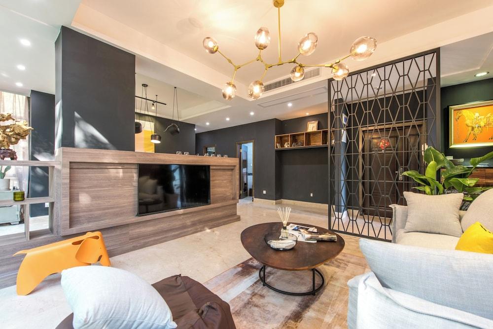 Shanghai Hills&Chuanyu Inn Near NECC 17-101