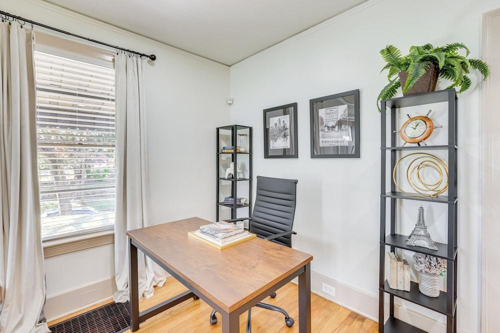 Walk to Amphitheater & Stadium: Home w/ Deck!