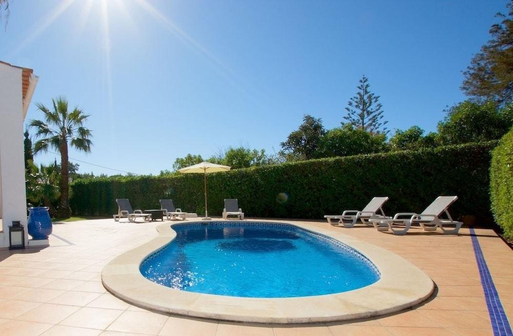 16 Centeanes Fabulous Location Just Short Walk t