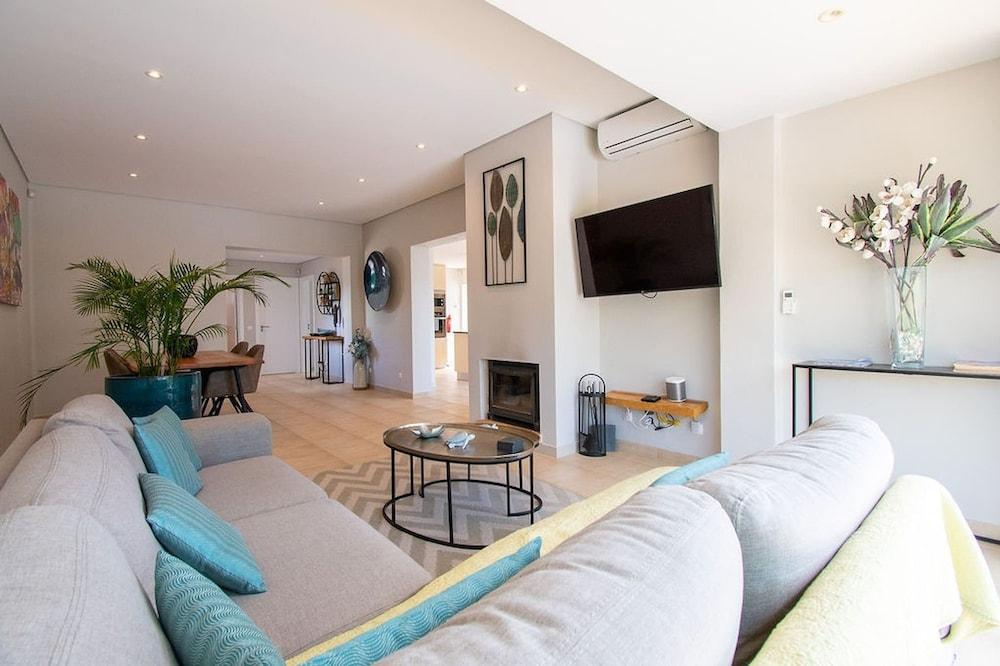 Casa Ana Superbly Renovated With Heated Private