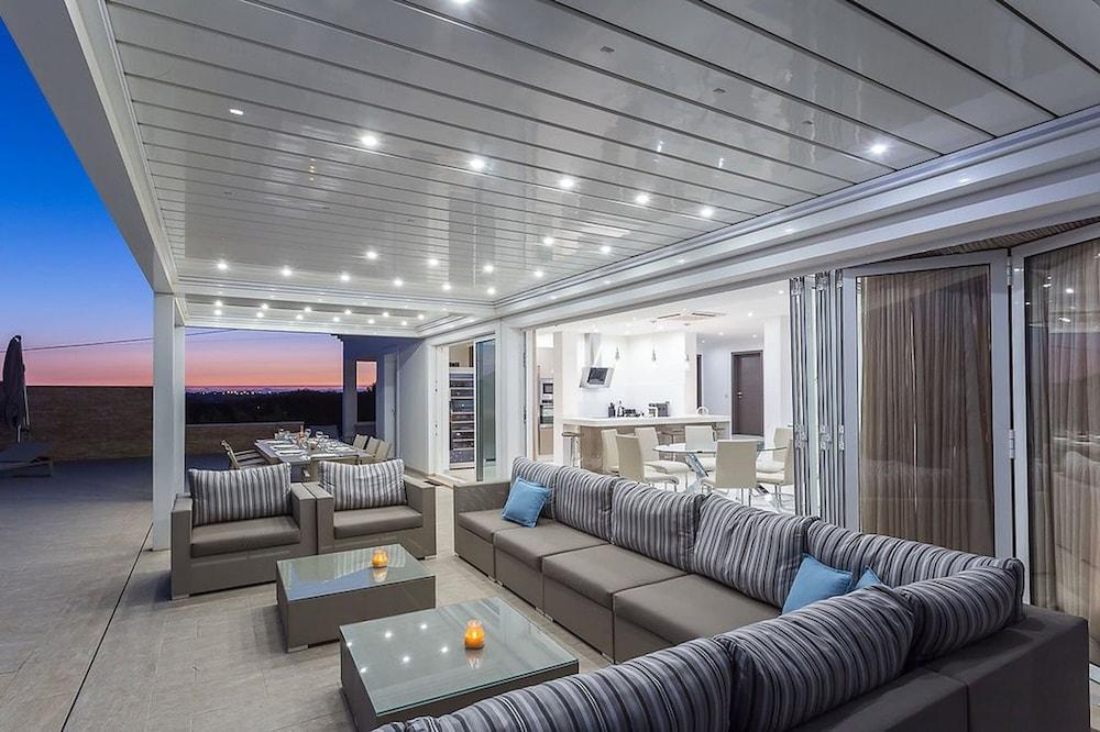 Goldeneye Luxury 6 Bedroom Villa With Infinity P