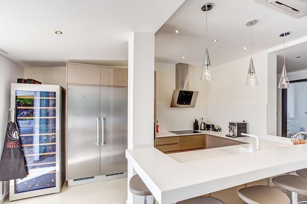 Goldeneye Luxury 6 Bedroom Villa With Infinity P