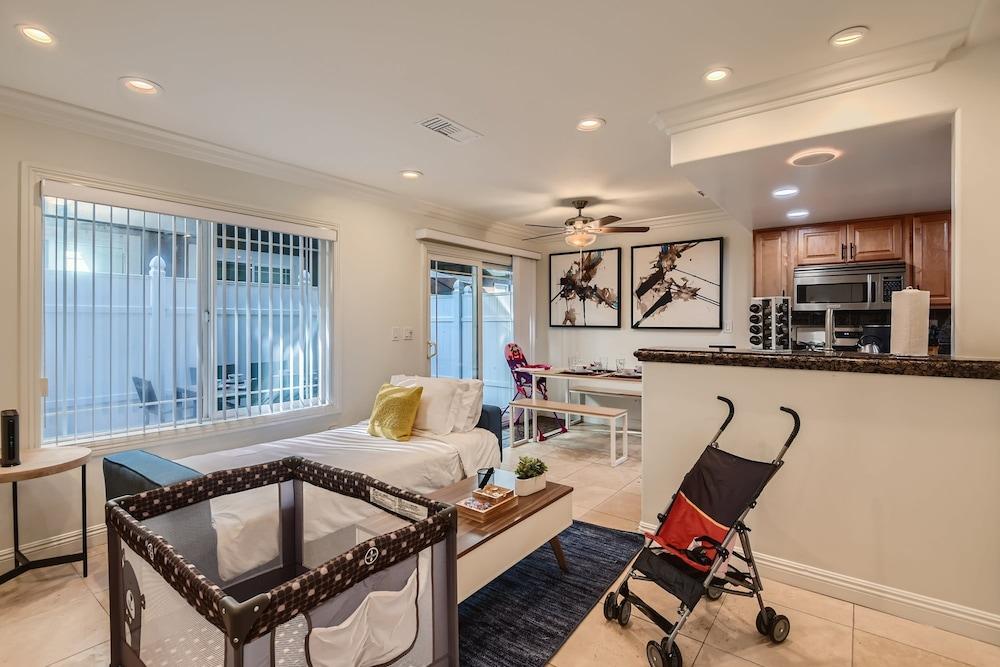 Stylish- Multi-level- Patio- Games - Fast Wifi-cm3