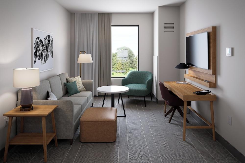 Staybridge Suites Montréal Airport - St-Laurent by IHG