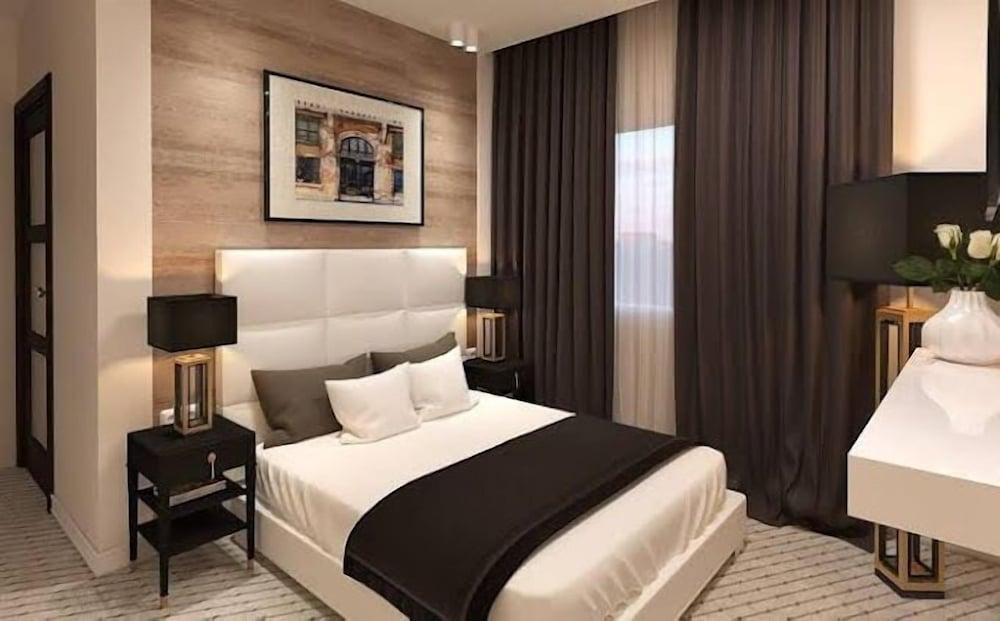 Everlasting Hotels and Garden