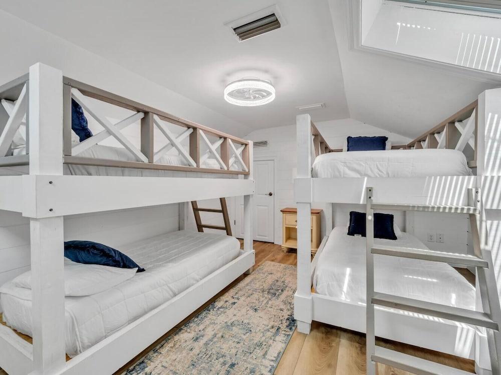 Gulf Place Courtyard 73