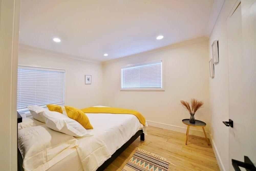 @ Marbella Lane - Vibrant 4BR RWC Ldry + P