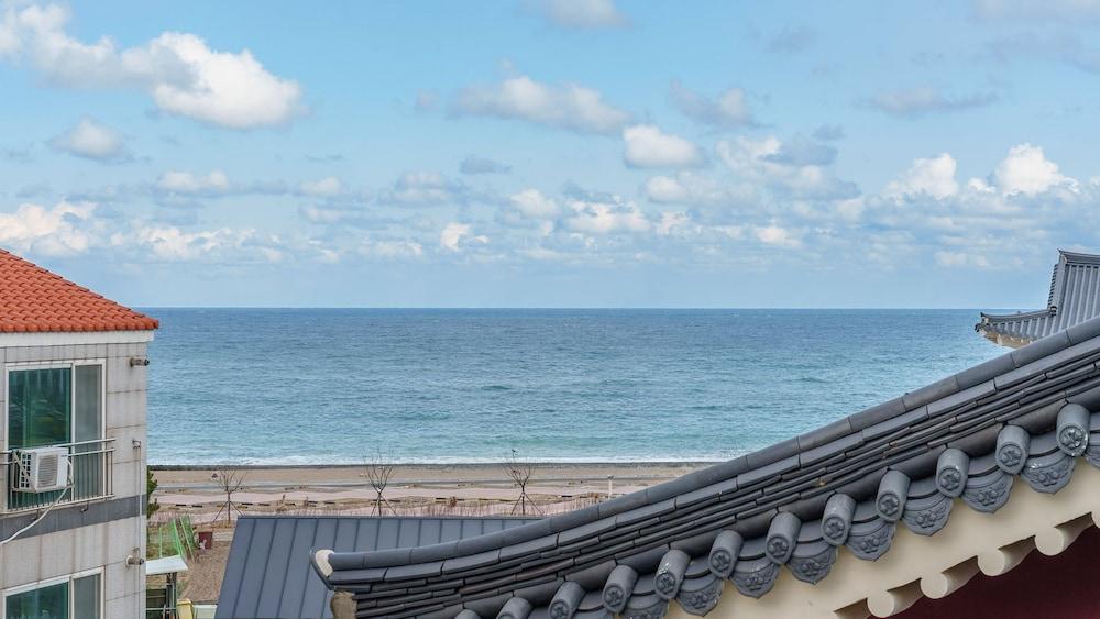 Gyeongju Unoiya Pension