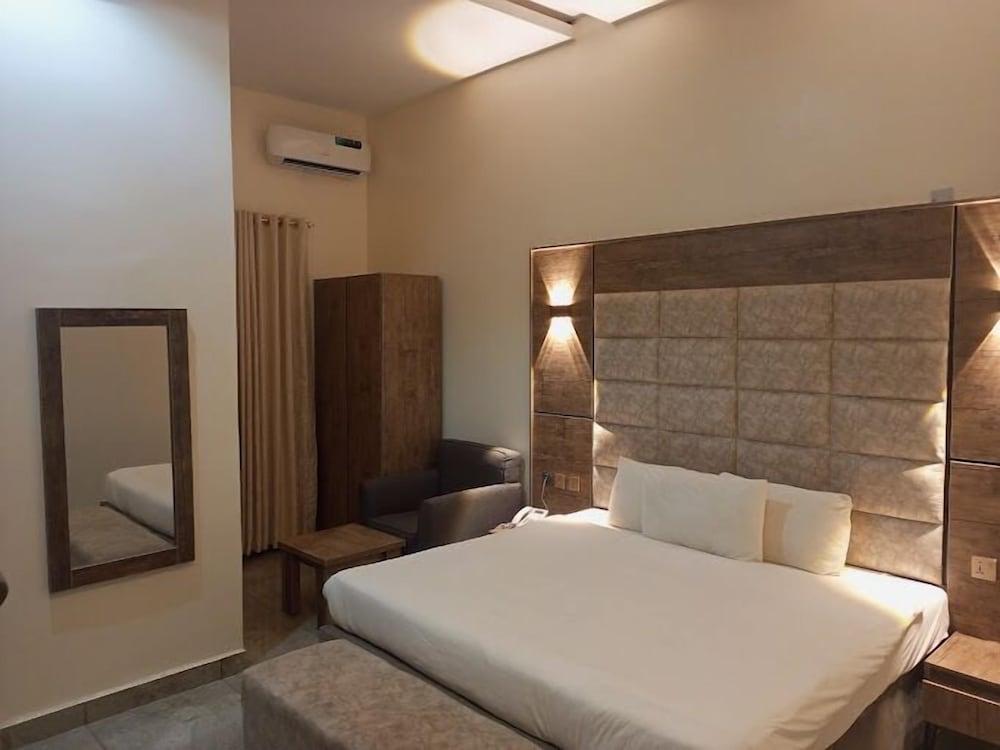 Ashosh Hotels and Suites