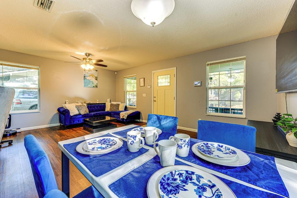 4 Mi to Dtwn Jacksonville: Game Day Escape!