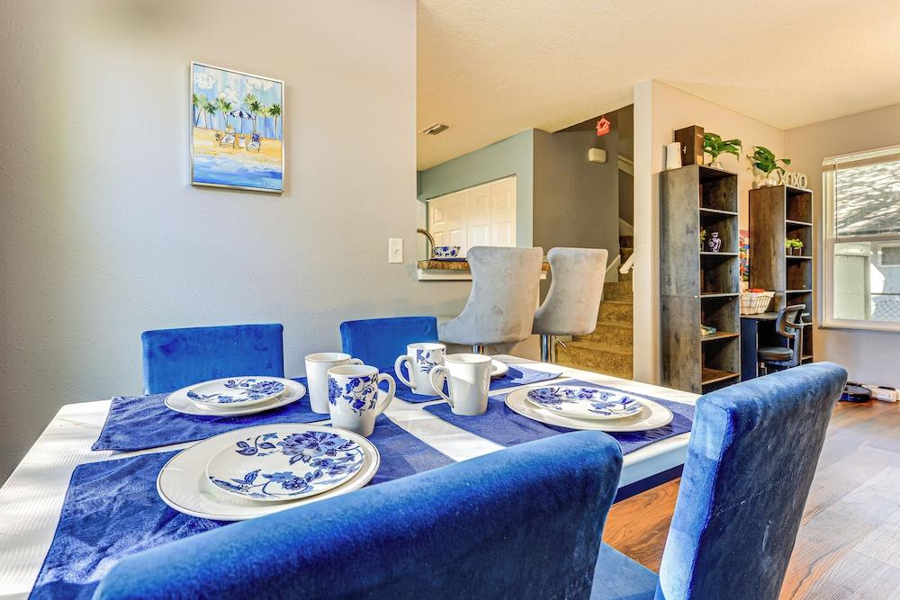 4 Mi to Dtwn Jacksonville: Game Day Escape!