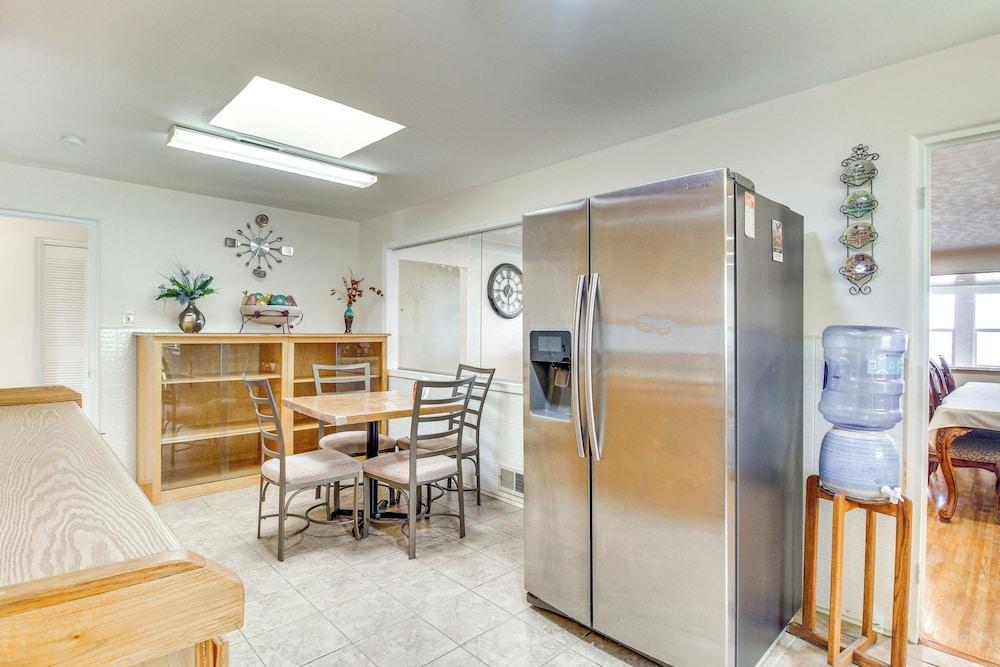 Mtn Views, Patio + Grill: Family Home, 6 Mi to UNM