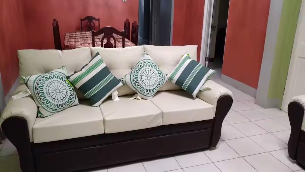 Kingston Oasis - Private House With Mountain Views