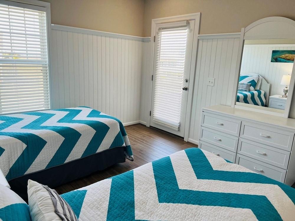 Fins / 1295 Ocean Blvd West 10 Bedroom Home