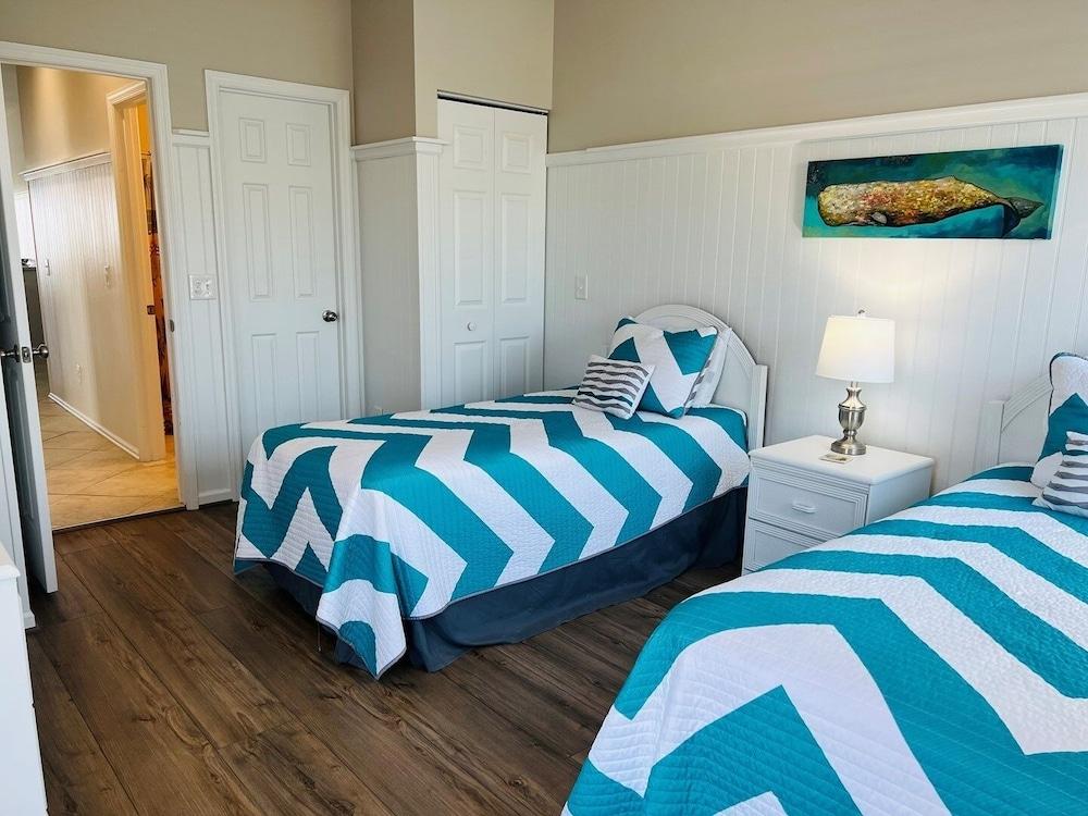 Fins / 1295 Ocean Blvd West 10 Bedroom Home