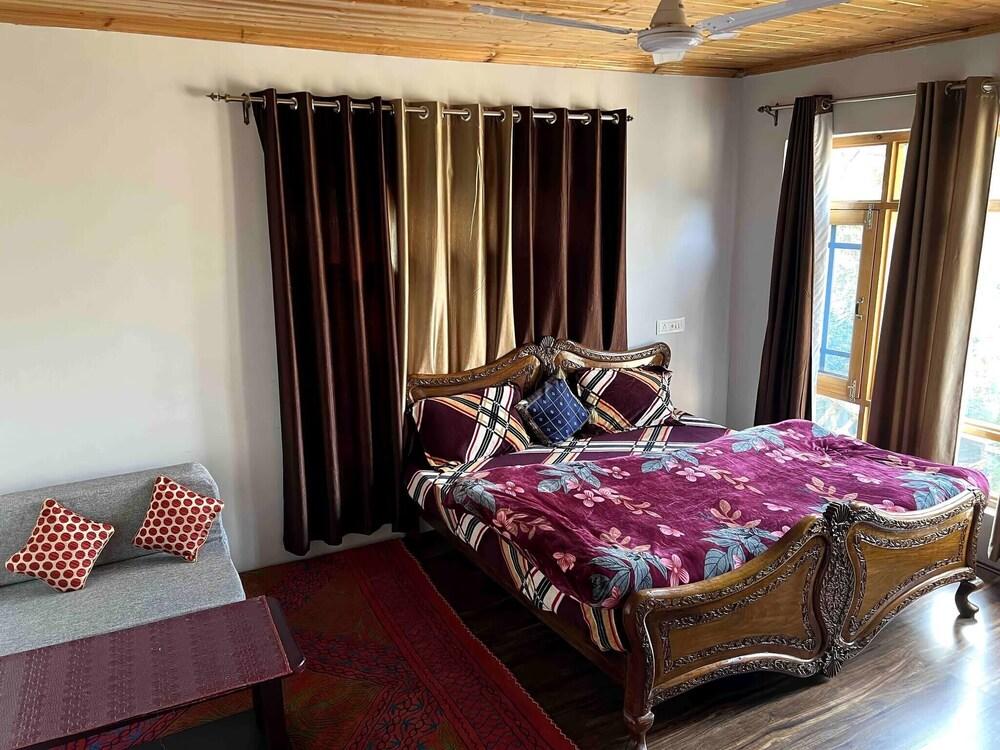 Room-sunset View Over Dal Lake 4