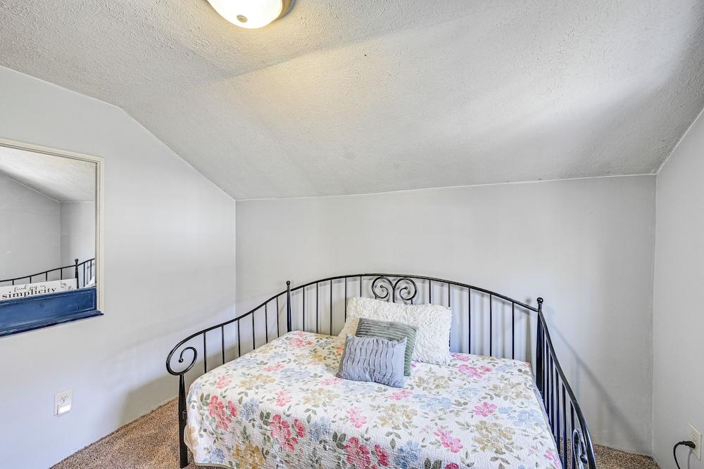 6-acre Family-friendly Getaway in Niles!