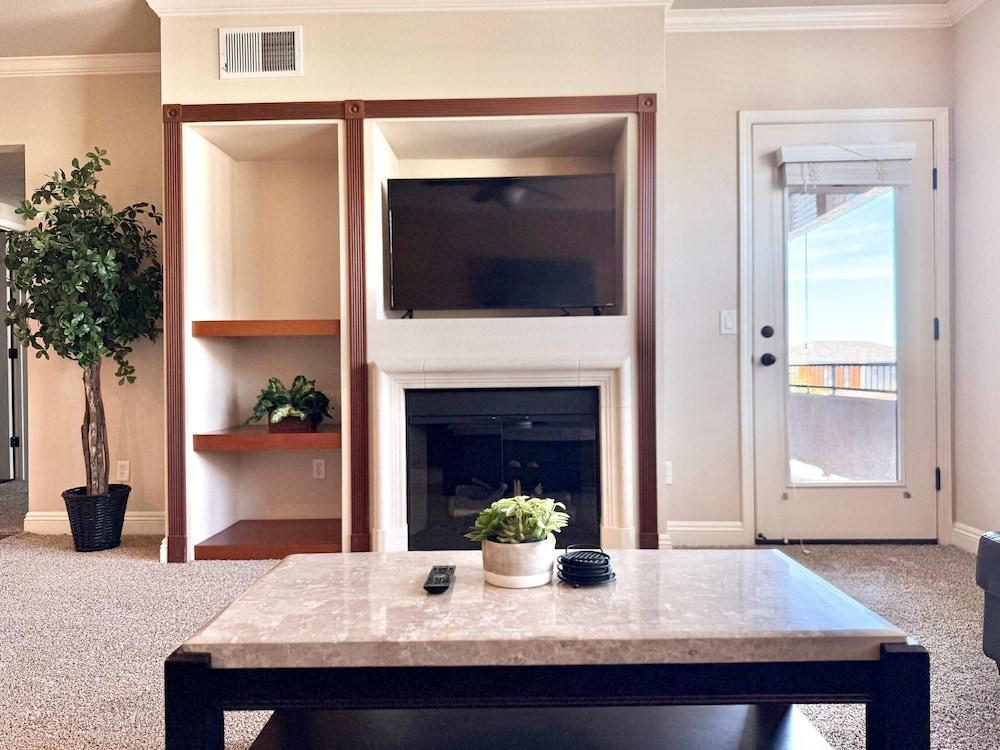 New Cozy 1BR Apt With Gym Sauna Heated Pool Access