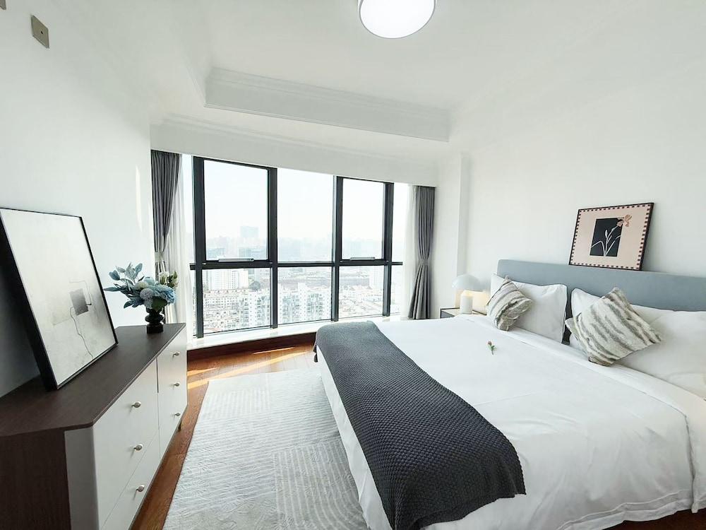 Tyms 3BR 2BA Apt Gubei High View Line10