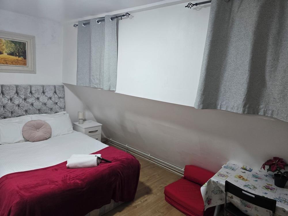 Tower Bridge Roomzzzz BnB