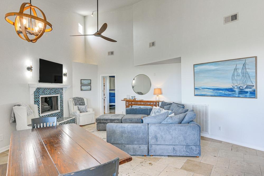 Beachfront Retreat: West End Home in Galveston!
