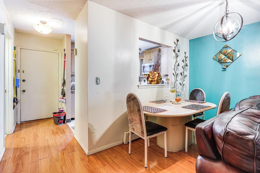 3 Mi to Dtwn New Haven: Colorful Condo w/ Yard!