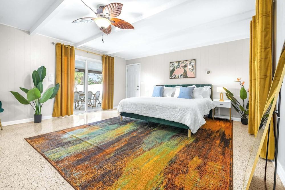 Bay Crest House Stay for 10!