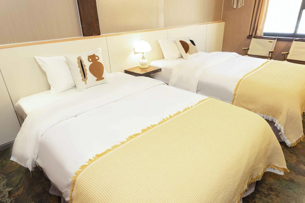 Daocheng Yading Shiruo Hotel