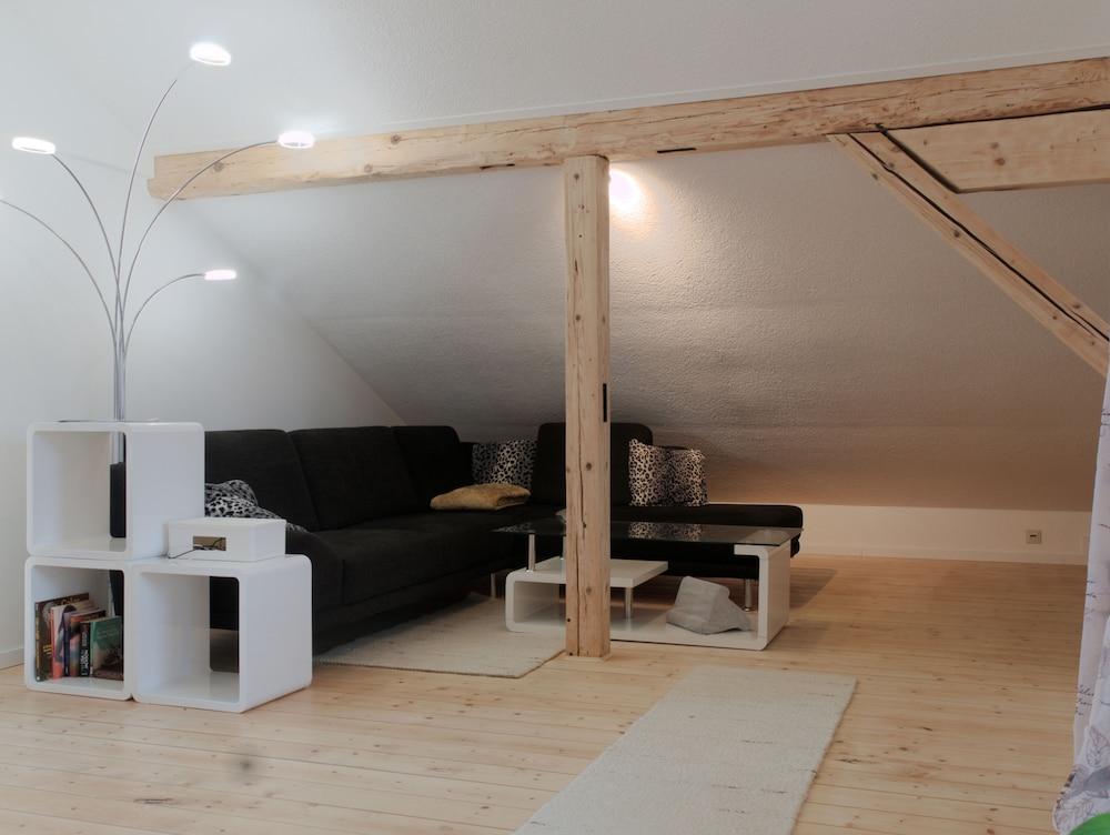 Apartment - Sleeps 3 - Balcony - Garden