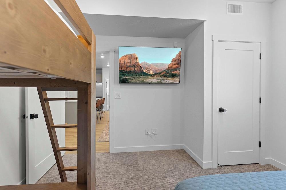 Cliffside Vista Stay for 7!