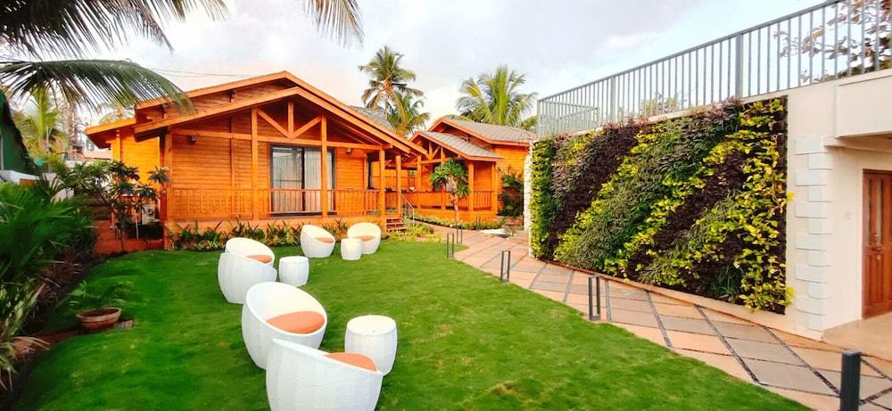 Grand Vatika Resort Hotel