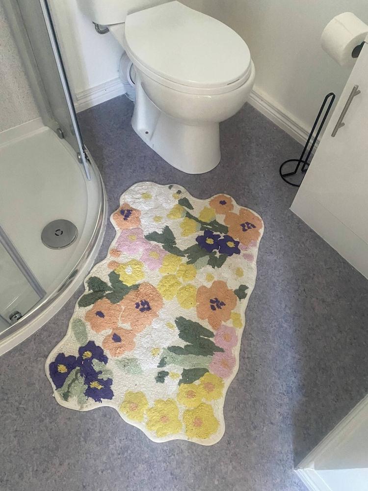 R and B Warm and Cosy Cabin