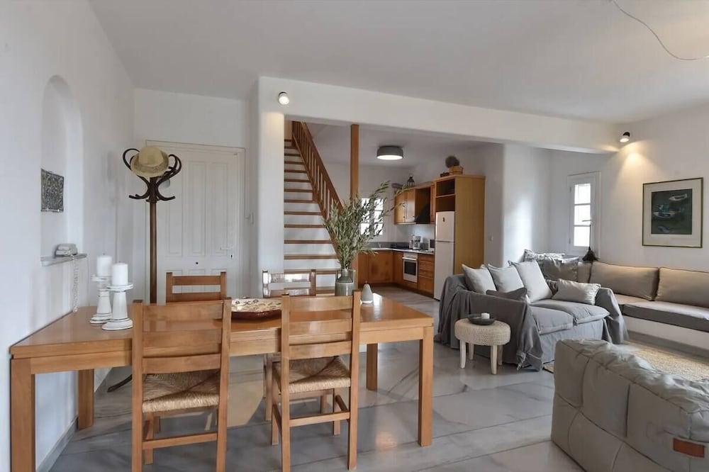 Cycladic home in Kampos by GHH