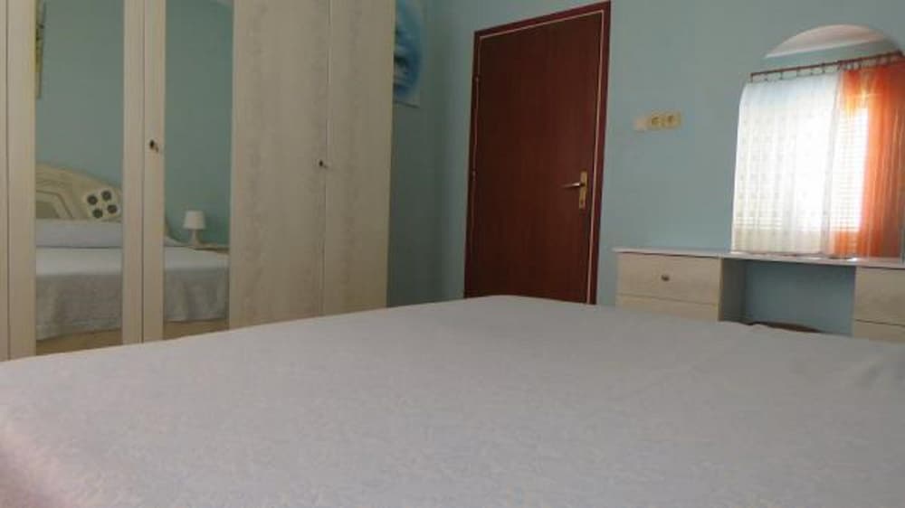 Serene Barbat Escape With Just Minutes From the Beach