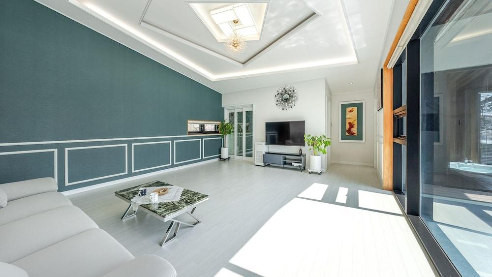 Sacheon Ara Private Pool Villa