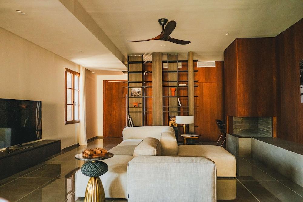 Luxury Villa Saleccia Beach Access Through the Maquis